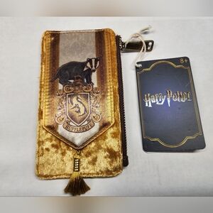 Loungefly Harry Potter Hufflepuff Velvet Tassel Card Holder - Gold & Brown